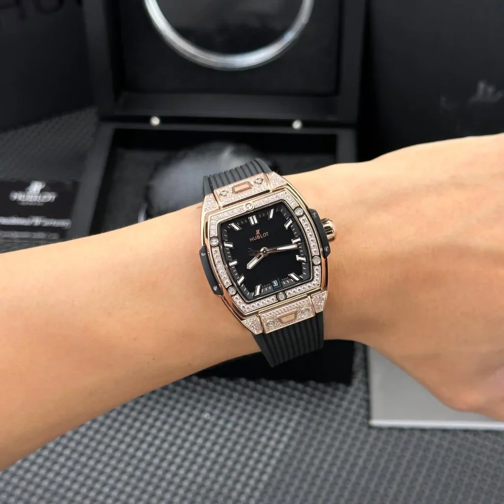 Super Clone Hublot Spirit Of Big Bang King Gold Pave 662.OX.1180.LR.1604 –