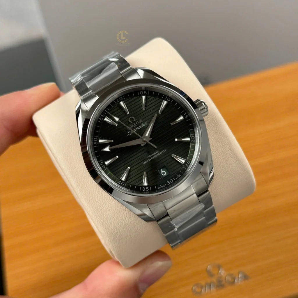 Super Clone Omega Seamaster Aqua Terra Co-Axial Master 220.10.41.21.10.001 41mm Green Dial — bracelet detail