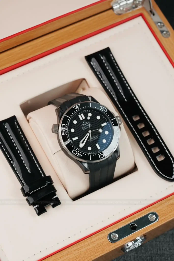 Super Clone Omega Seamaster Diver 300M Co‑Axial Master Chronometer 210.92.44.20.01.001 Black Dial Ceramic 42mm — case and bezel