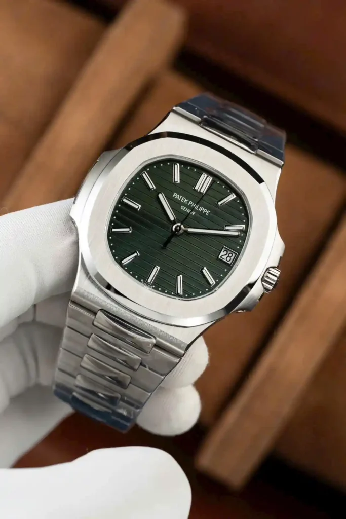 Super Clone Patek Philippe Nautilus 5711/1A-014 40mm Green Dial V3 Update — dial close-up