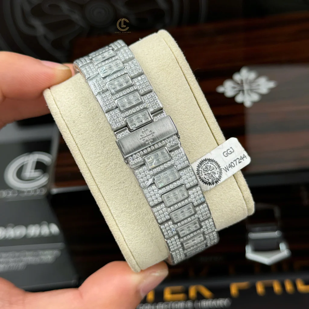 Super Clone Patek Philippe Nautilus 5712/1A 40mm Custom Full Moissanite Baguette HongKong – Customize Diamod – Swiss SuperClone