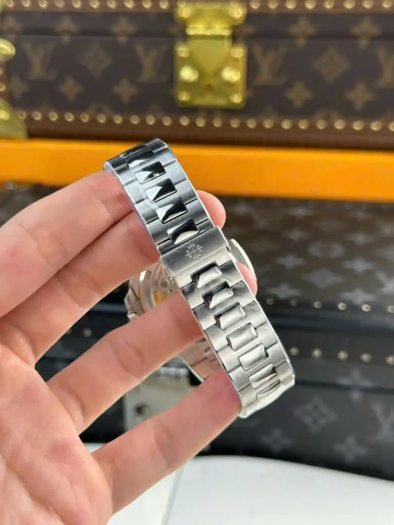 Super Clone Patek Philippe Patek Nautilus 5713G Green Dial 40mm Moissanite – Handcrafted Diamod