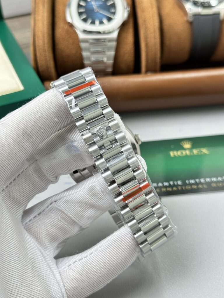 Super Clone Rolex Day-Date Bright Black Diamond Dial 228236-0004 40 mm – Swiss SuperClone