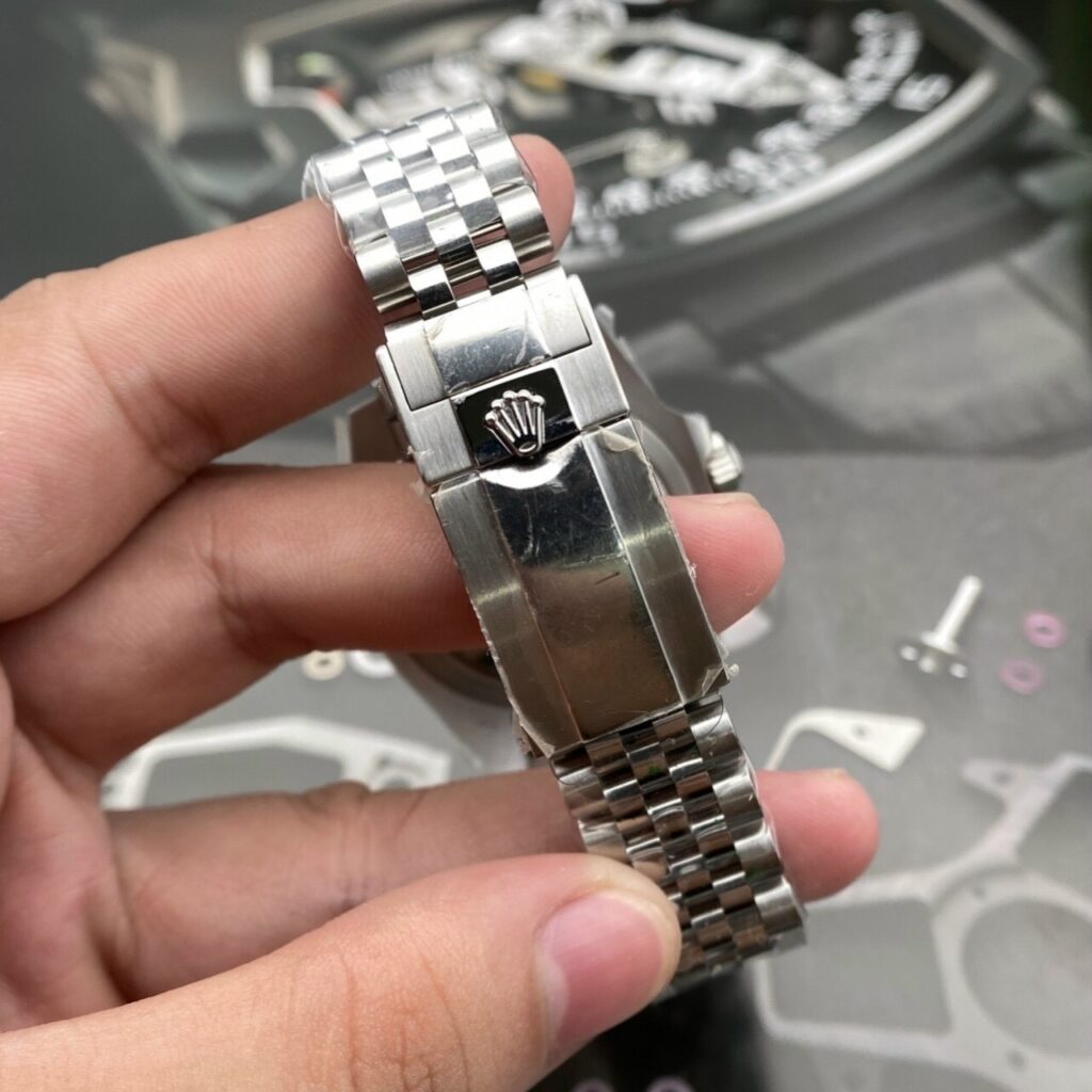 Super Clone Rolex GMT-Master II 126710BLRO “Pepsi” Jubilee — case and bezel