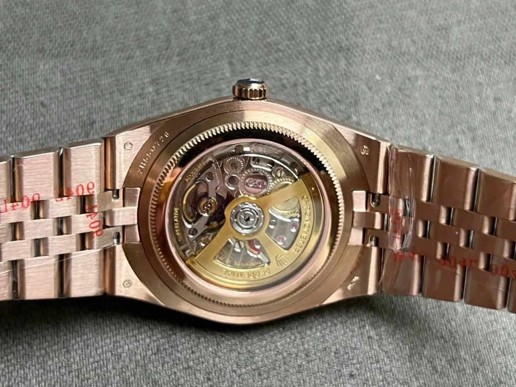 Super Clone Rolex Land-Dweller 40 mm Everose gold (2025)