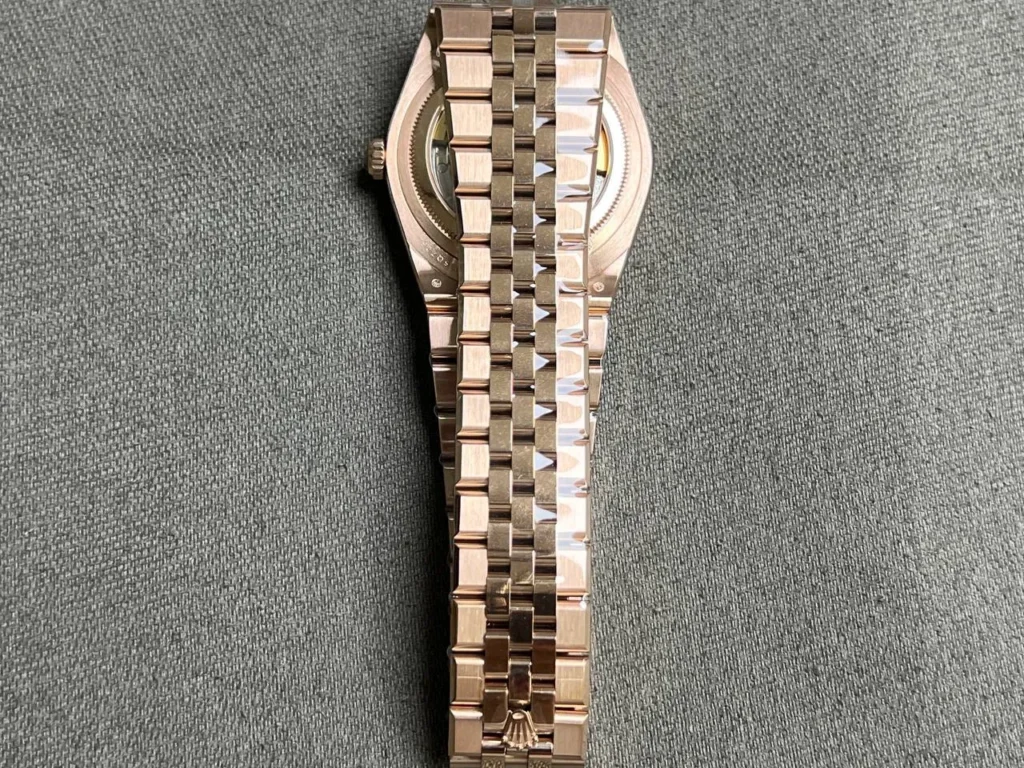 Super Clone Rolex Land-Dweller 40 mm Everose gold (2025)