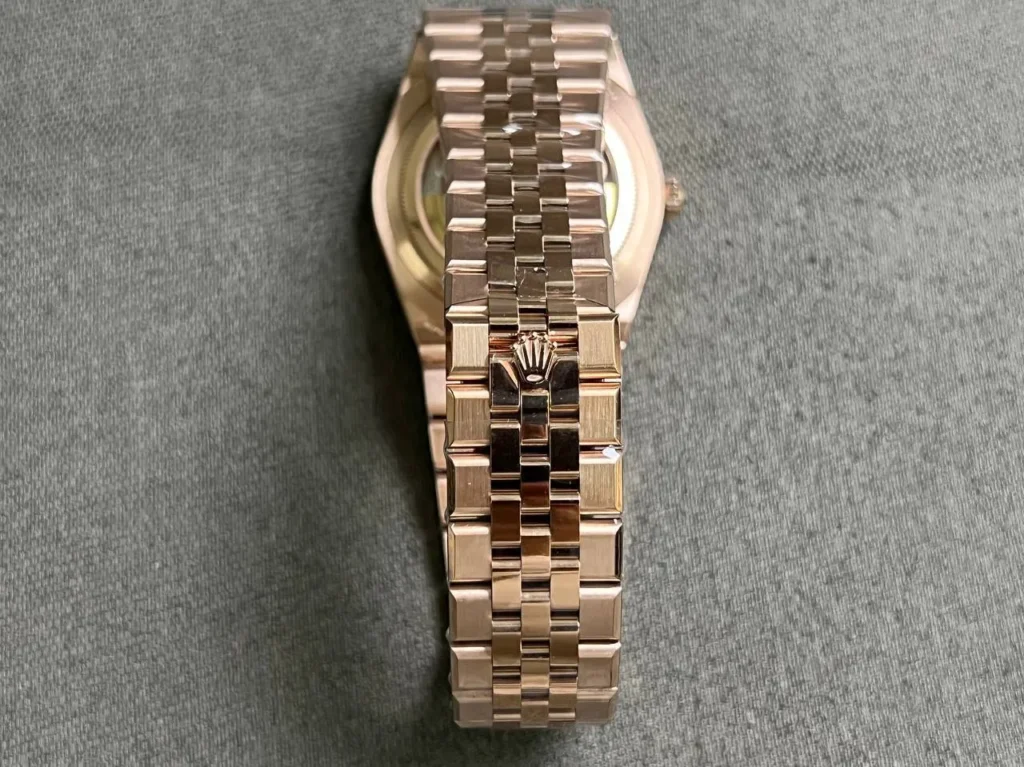 Super Clone Rolex Land-Dweller 40 mm Everose gold (2025)