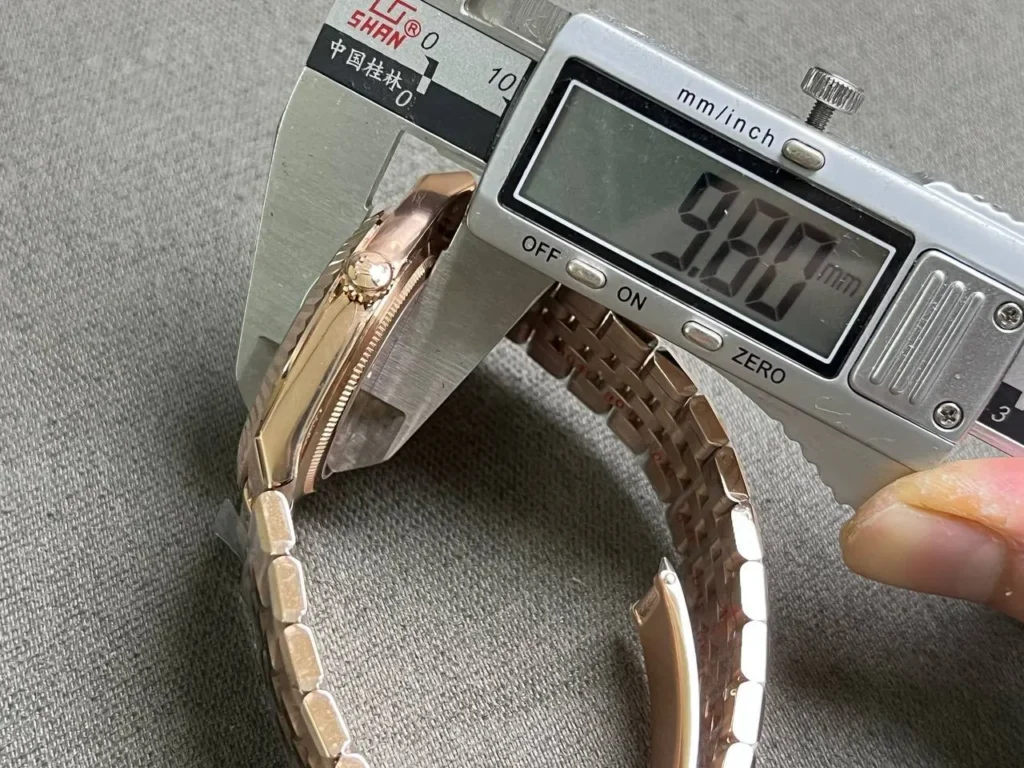 Super Clone Rolex Land-Dweller 40 mm Everose gold (2025)