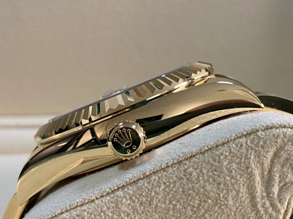 Super Clone Rolex Sky-Dweller Champagne Dial 336938 — clasp and links