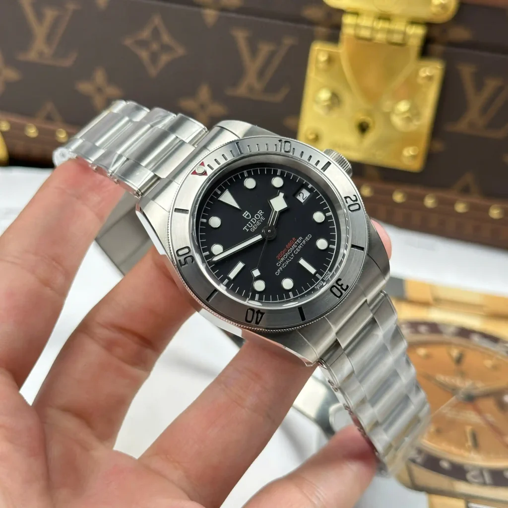Super Clone Tudor Black Bay Steel M79730-0006 Titanium 41mm — case and bezel