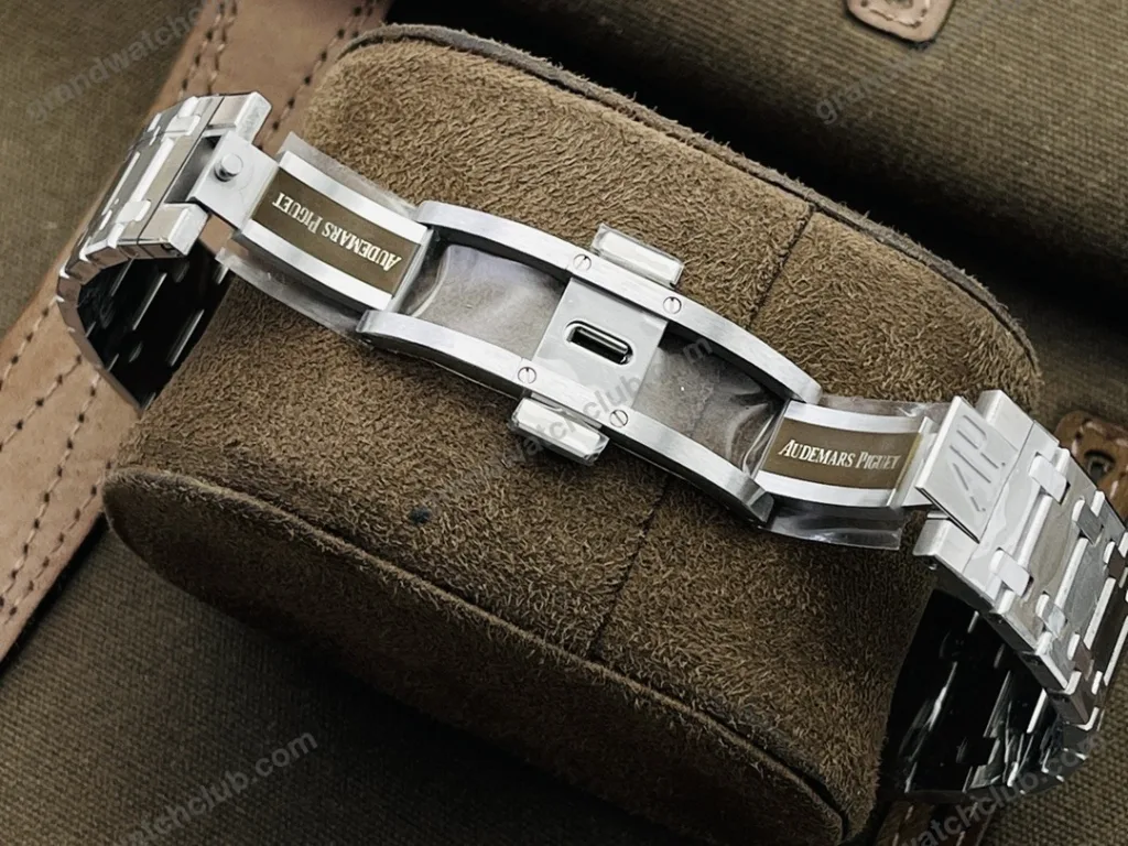 Super Clone Audemars Piguet Royal Oak Jumbo Extra-Thin 15202BC.OO.1240BC.01 39mm Yellow Dial – Swiss SuperClone