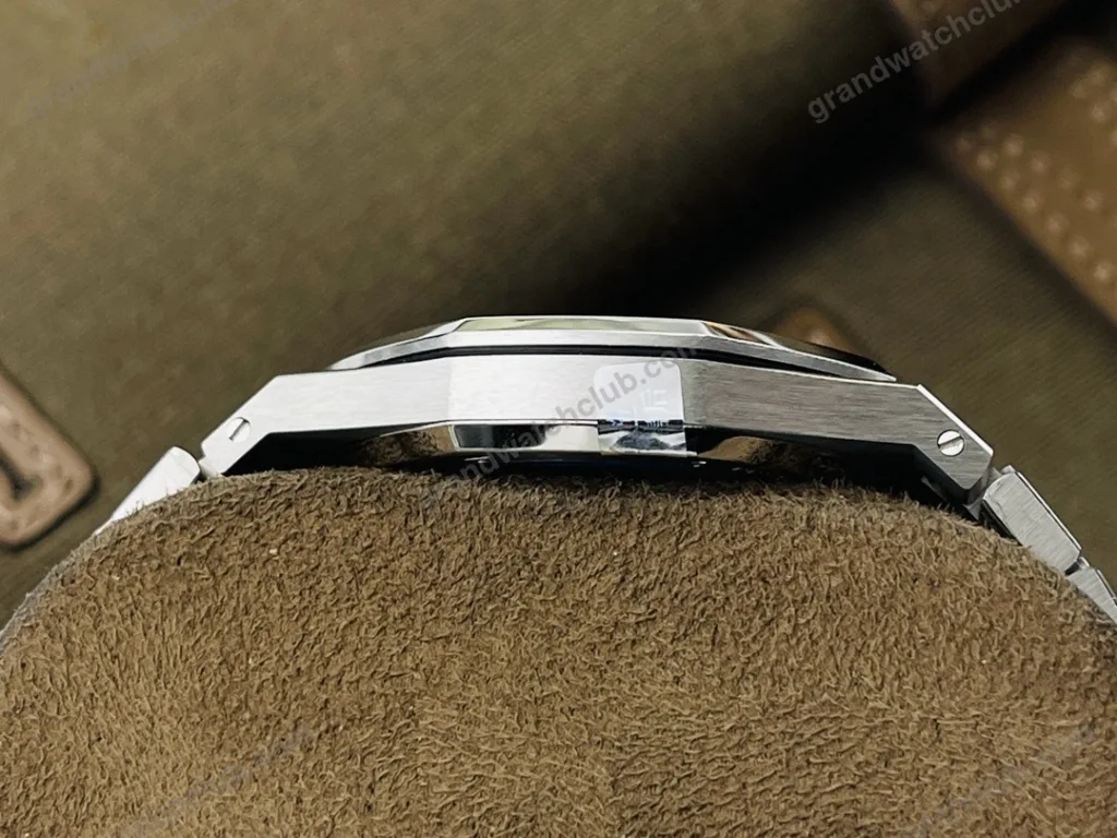 Super Clone Audemars Piguet Royal Oak Jumbo Extra-Thin 15202BC.OO.1240BC.01 39mm Yellow Dial – Swiss SuperClone