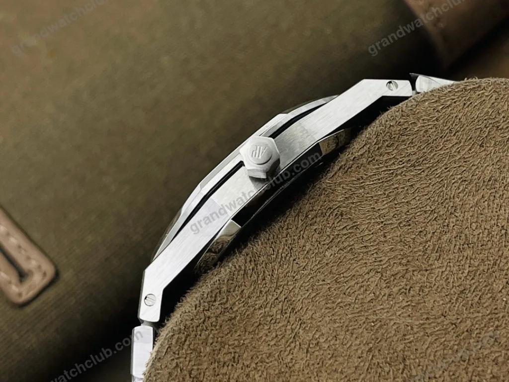 Super Clone Audemars Piguet Royal Oak Jumbo Extra-Thin 15202BC.OO.1240BC.01 39mm Yellow Dial – Swiss SuperClone