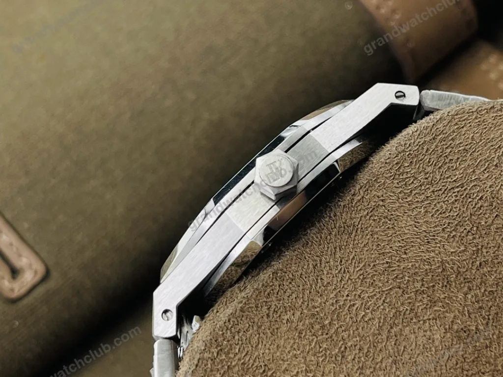 Super Clone Audemars Piguet Royal Oak 15400ST 41mm Full Moissanite Hongkong – Customize Diamod – Swiss SuperClone