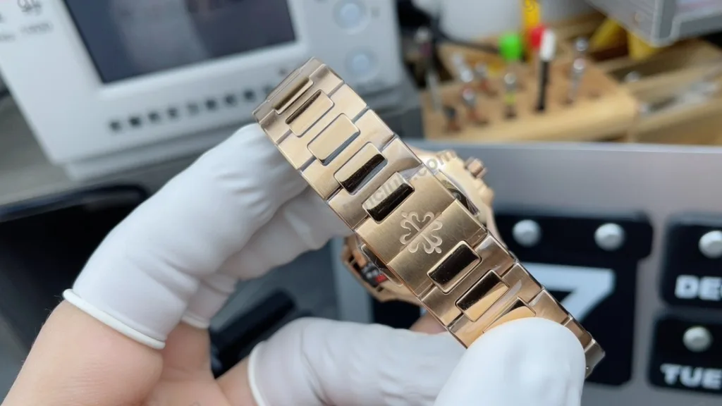 Super Clone Patek Philippe Nautilus 7118/1R-011 32.5mm White Dial Rose Gold – Swiss SuperClone