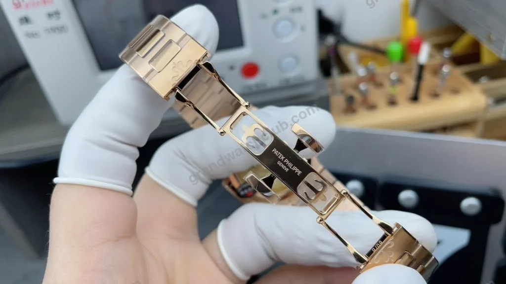 Super Clone Patek Philippe Nautilus 7118/1R-011 32.5mm White Dial Rose Gold – Swiss SuperClone