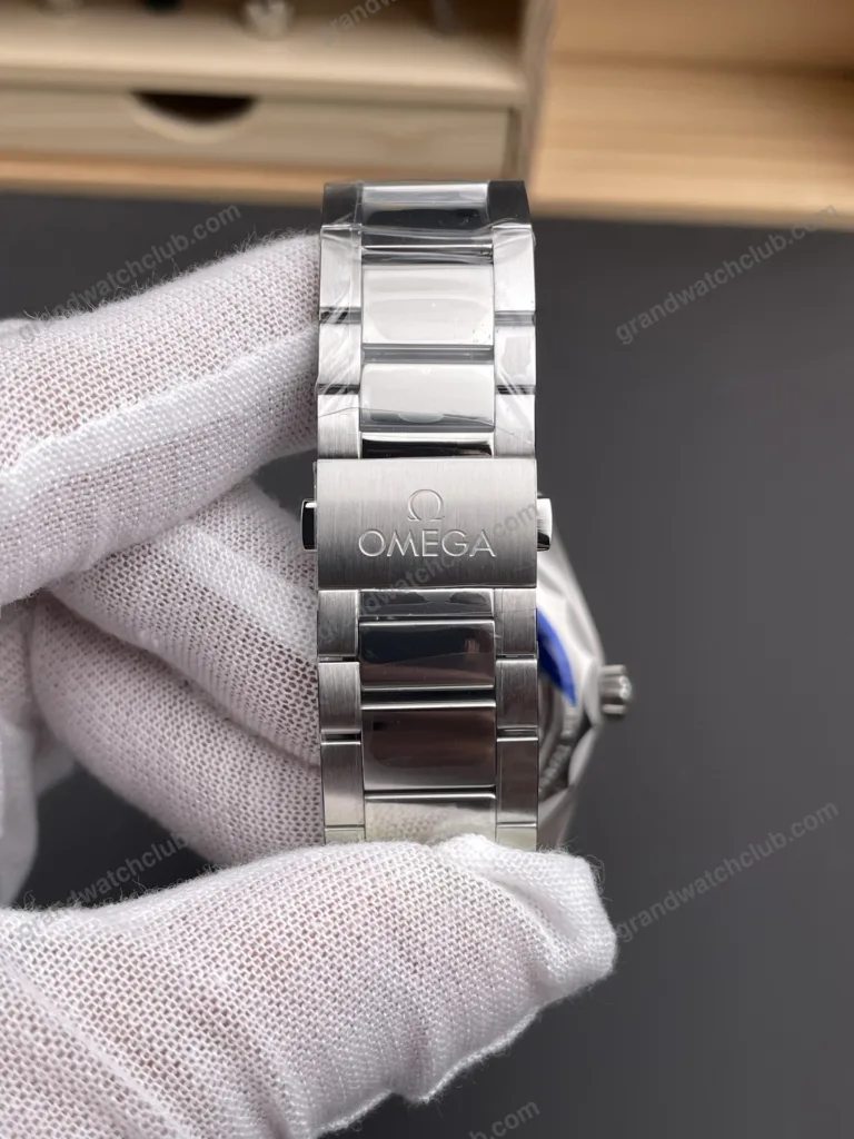 Super Clone Omega Seamaster Aqua Terra Co‑Axial Master Chronometer Gmt Worldtimer 220.10.43.22.03.001 43mm Steel – Swiss SuperClone