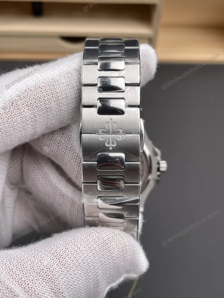 Super Clone Patek Philippe Nautilus 5712/1A-001 Blue Steels – Swiss SuperClone