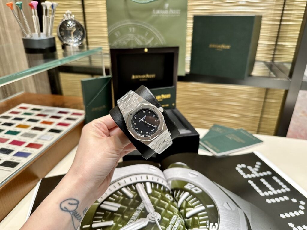 Super Clone Audemars Piguet Royal Oak Jumbo Extra-Thin 15206PT.OO.1240PT.01 39mm Black Dial — movement / caseback view