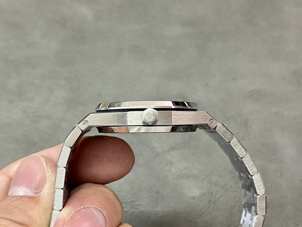 Super Clone Audemars Piguet Royal Oak 37mm 15450ST.OO White Dial Steel — side profile