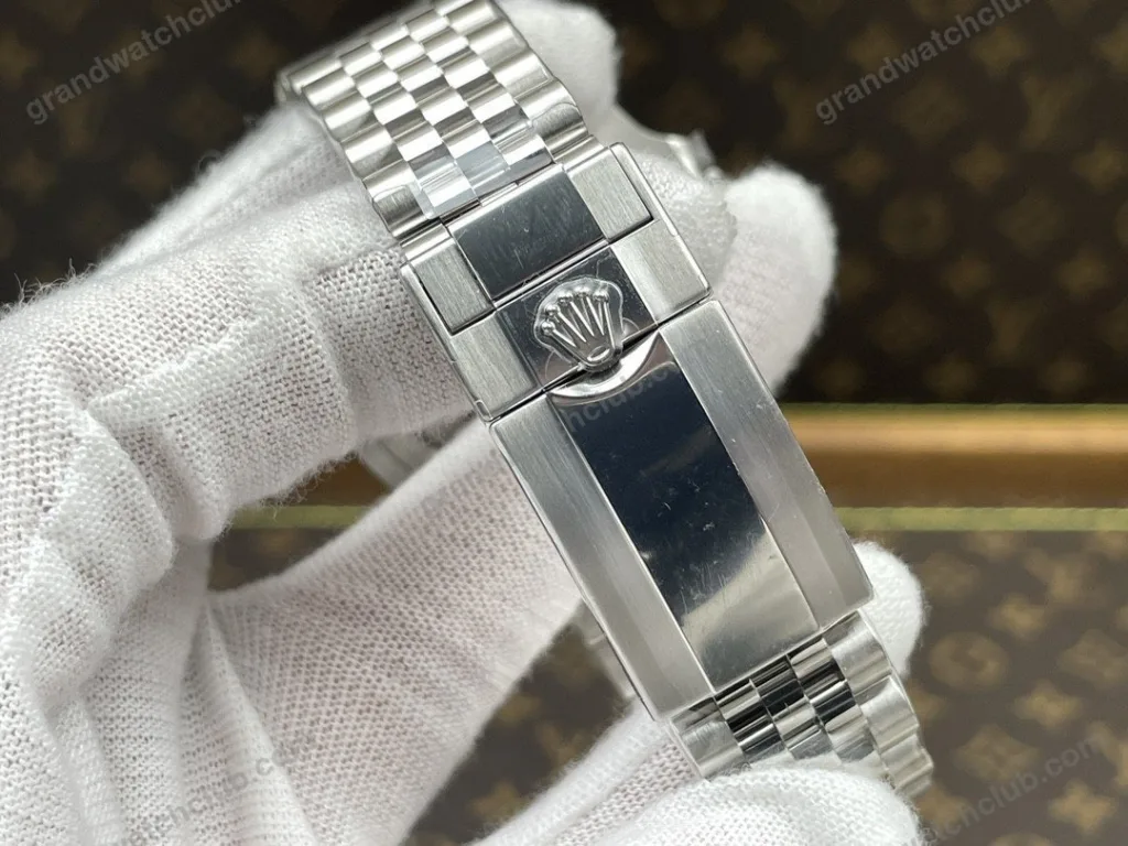 Super Clone Rolex GMT-Master II 126710BLRO “Pepsi” Jubilee – Swiss SuperClone