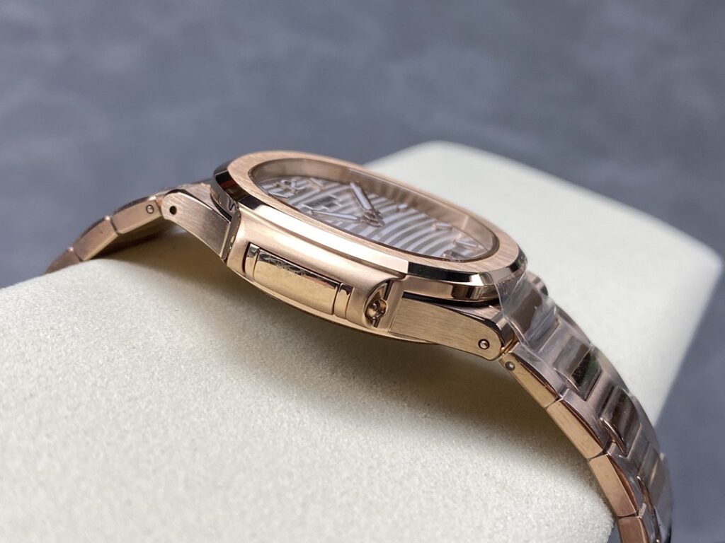 Super Clone Patek Philippe Nautilus 7118/1R-001 35.2mm White Dial Rose Gold — case and bezel