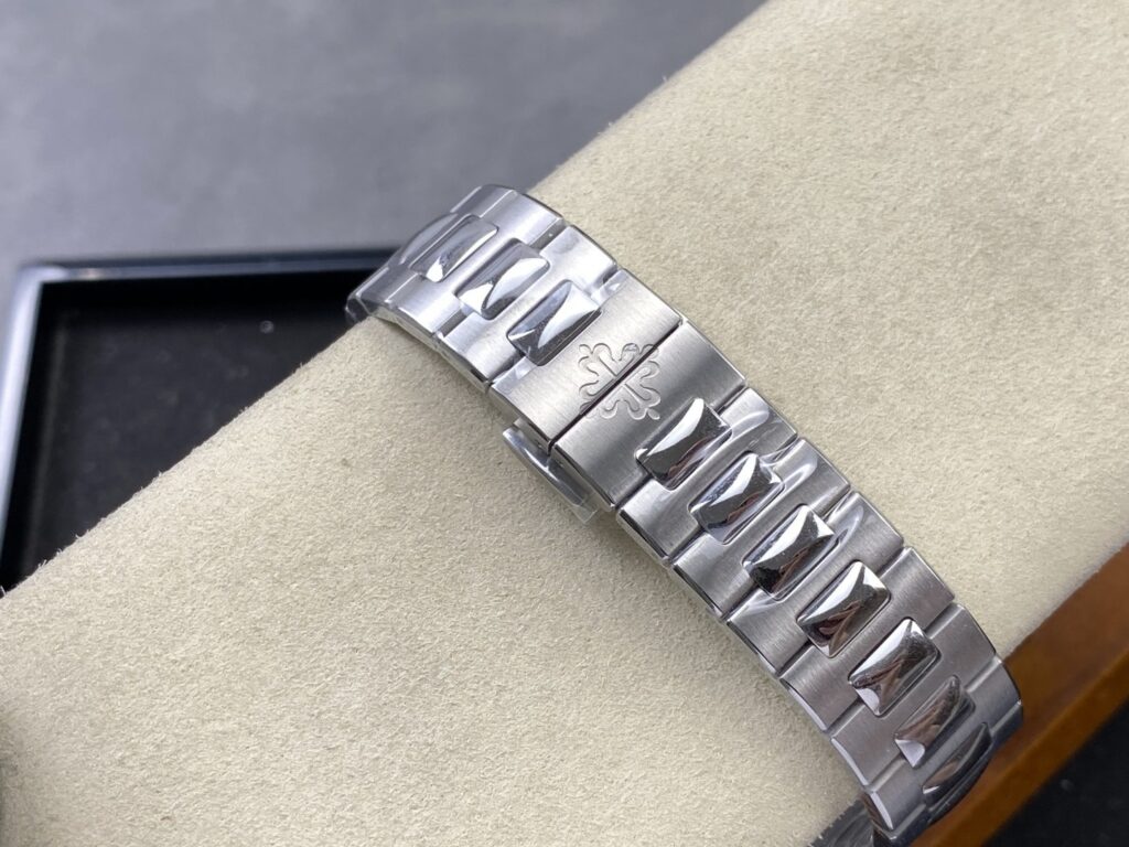 Super Clone Patek Philippe Nautilus 5712/1A-001 Blue Steels – Swiss SuperClone
