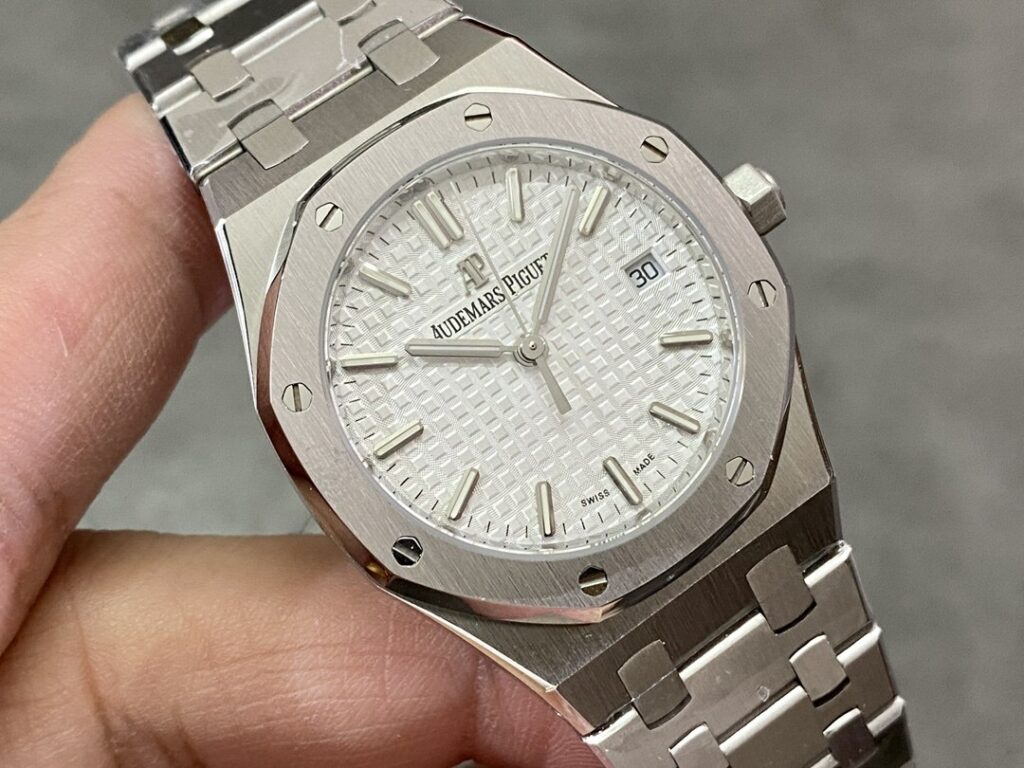 Super Clone Audemars Piguet Royal Oak 37mm 15450ST.OO White Dial Steel — case and bezel