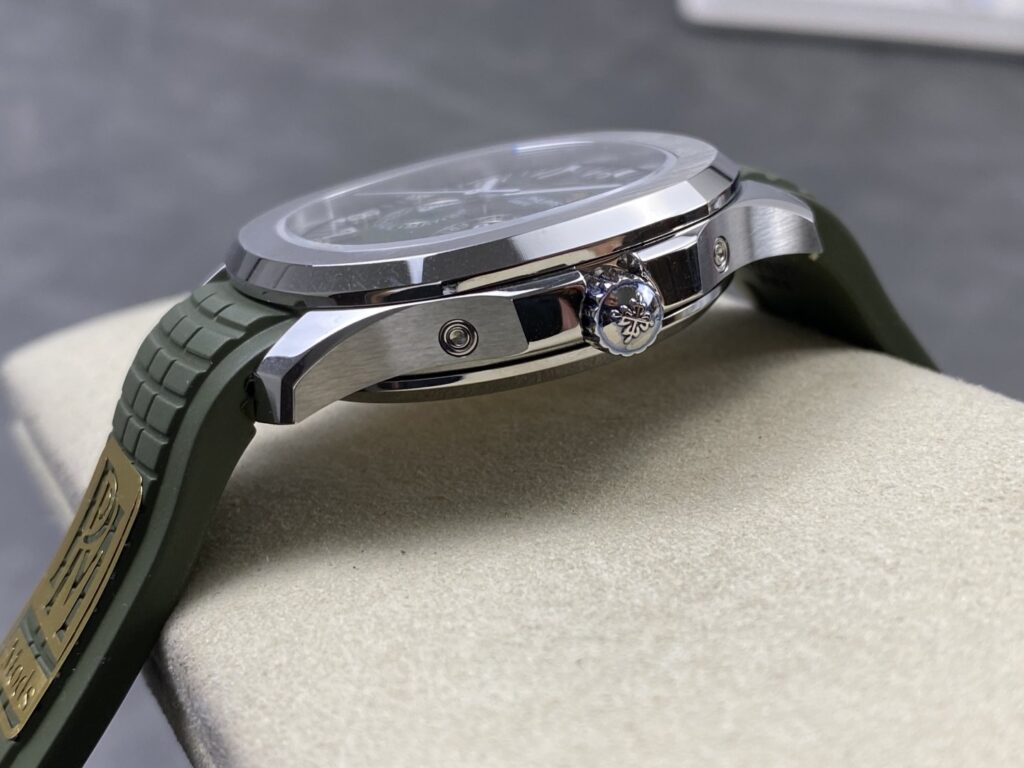 Super Clone Patek Philippe Aquanaut 5261A Moonphase Green 40mm — side profile
