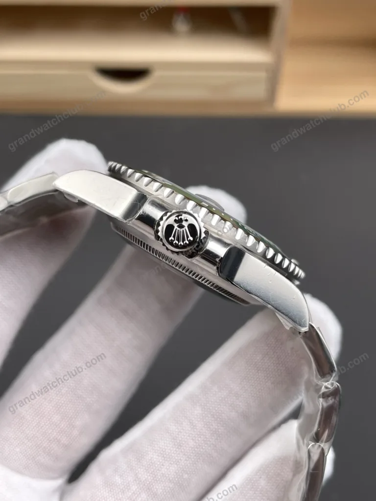 Super Clone Rolex Submariner Green Dial 116610LV “Hulk” – Swiss SuperClone