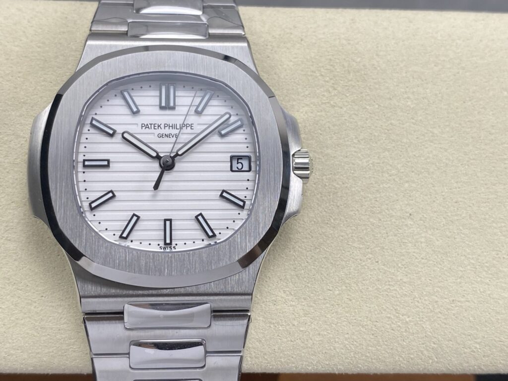 Super Clone Patek Philippe Nautilus 5711A White 40mm — dial close-up