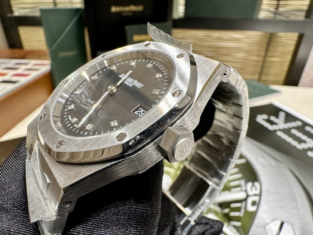 Super Clone Audemars Piguet Royal Oak Jumbo Extra-Thin 15206PT.OO.1240PT.01 39mm Black Dial — clasp and links