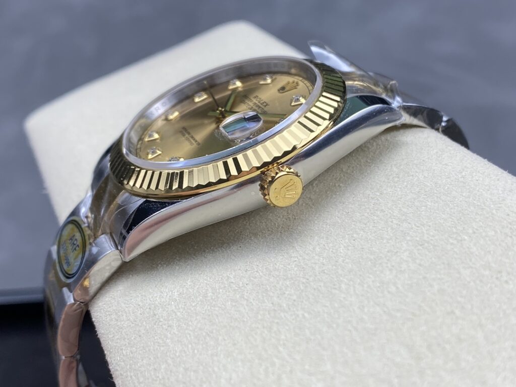 Super Clone Rolex Datejust Champagne Diamond Dial 126333-0011 41 mm — bracelet detail