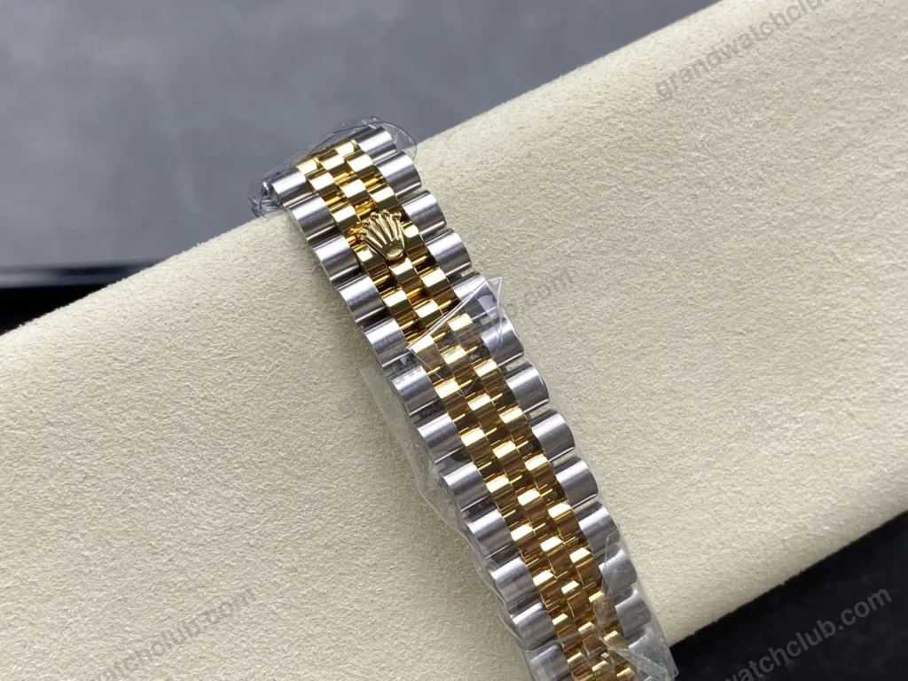 Super Clone Rolex Datejust Mother of Pearl Diamond Dial 126283RBR-0009 36 mm — movement / caseback view