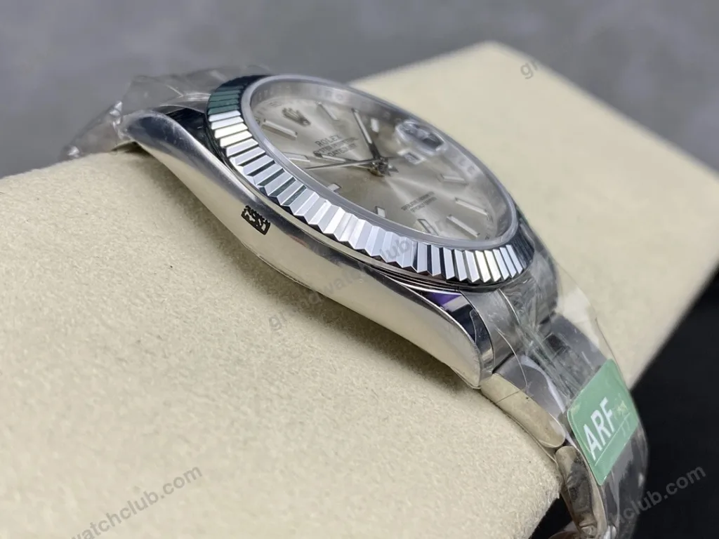 Super Clone Rolex Datejust Silver Dial 126334-0003 41 mm — bracelet detail