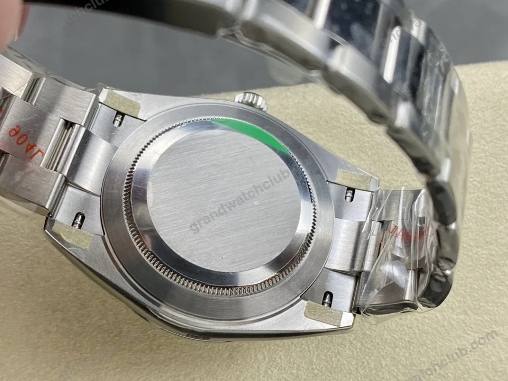 Super Clone Rolex Datejust Silver Dial 126334-0003 41 mm — side profile