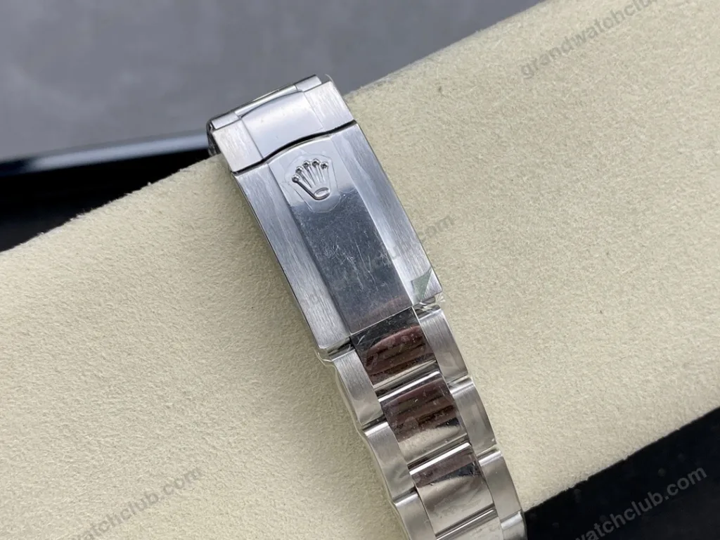 Super Clone Rolex Datejust Silver Dial 126334-0003 41 mm — clasp and links