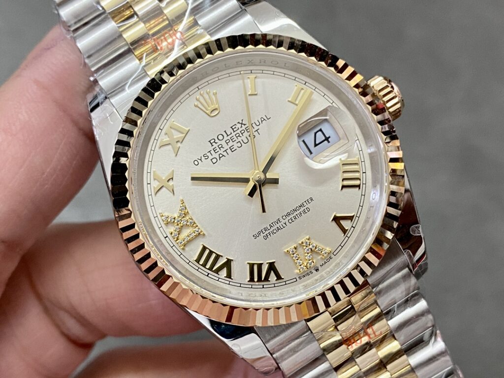 Super Clone Rolex Datejust Silver Roman Diamond Dial 126233-0031 36 mm — side profile