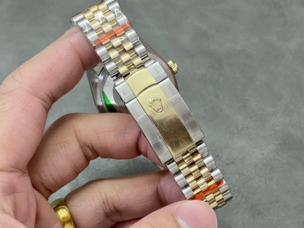 Super Clone Rolex Datejust Silver Roman Diamond Dial 126233-0031 36 mm — movement / caseback view