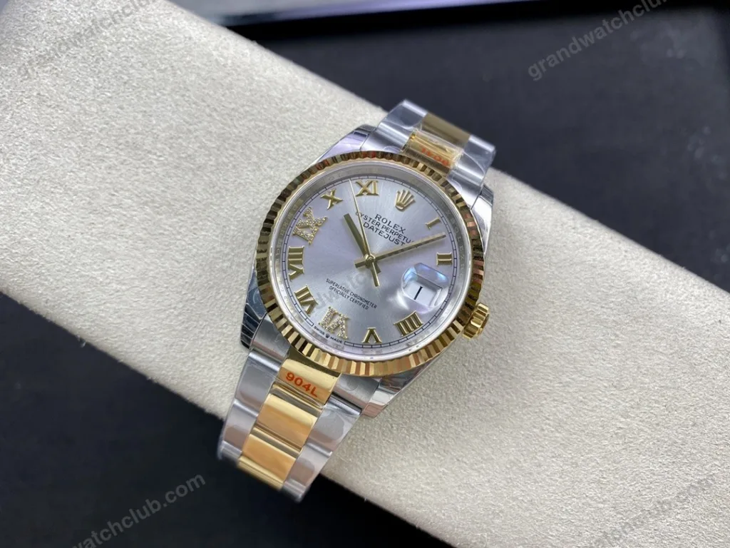 Super Clone Rolex Datejust Silver Roman Diamond Dial 126233-0032 36 mm — clasp and links