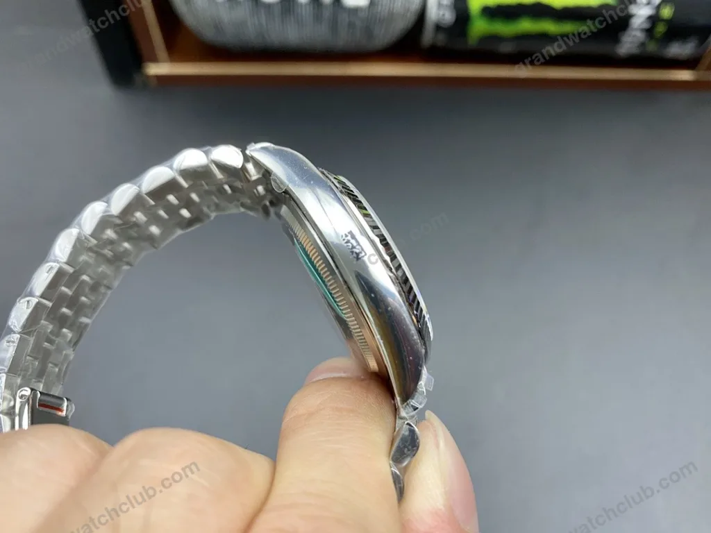 Super Clone Rolex Datejust Silver Roman Diamond Dial 126234-0029 36 mm — clasp and links