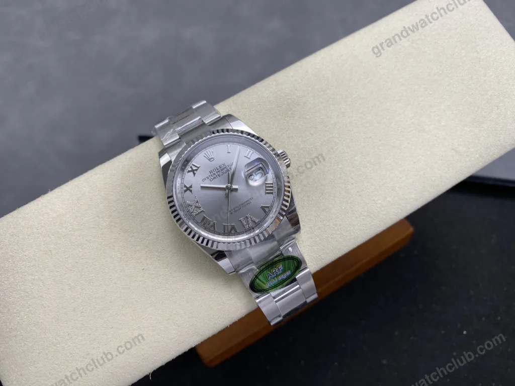 Super Clone Rolex Datejust Silver Roman Diamond Dial 126234-0030 36 mm — bracelet detail