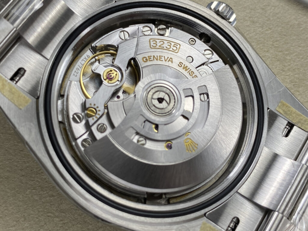 Super Clone Rolex Datejust White Roman Dial 126334-0023 41 mm — movement / caseback view