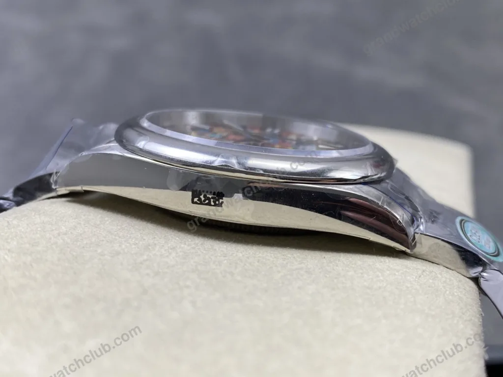 Super Clone Rolex Oyster Perpetual Jubilee Motif (2026) Super Clone — clasp and links