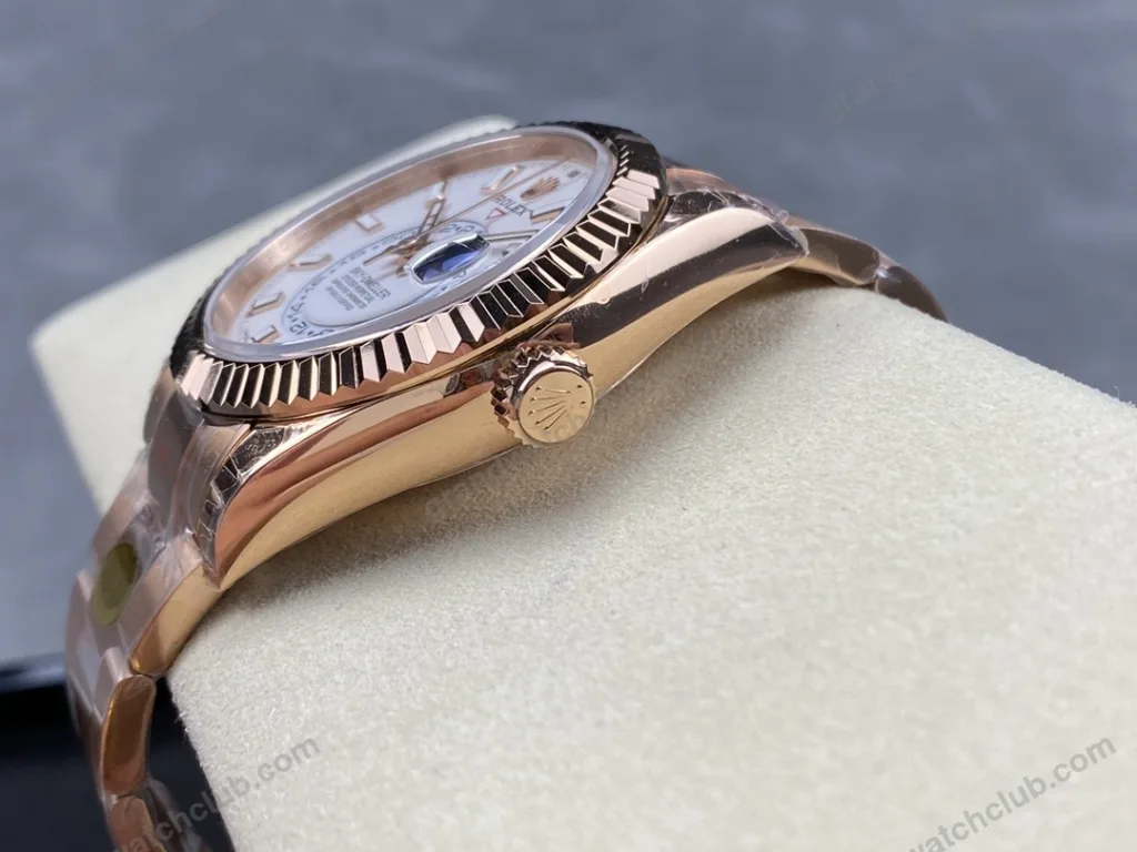 Super Clone Rolex Sky-Dweller Intense white Dial 336935 — clasp and links